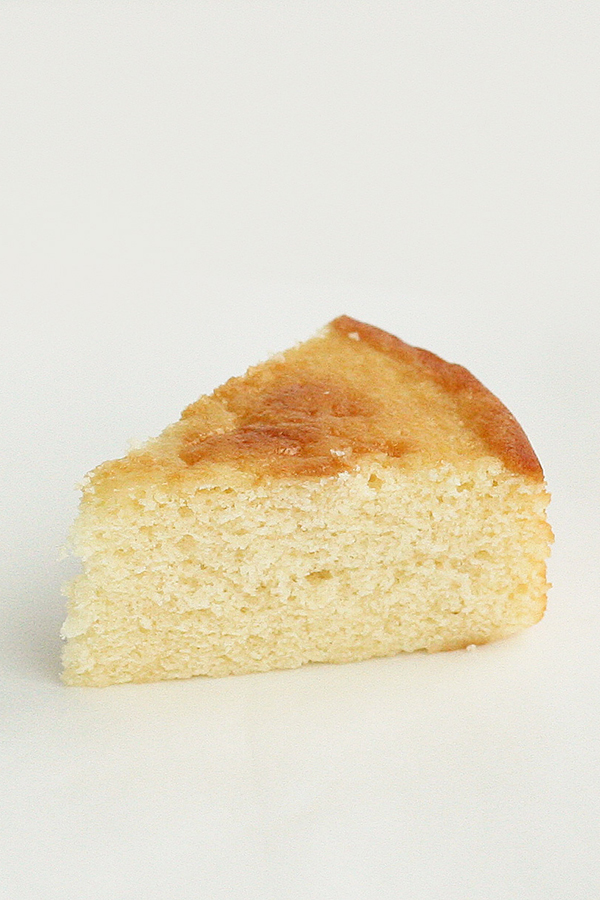 Acids in Baking - how acidic ingredients like lemon, chocolate and buttermilk affect a cake recipe | by Summer Stone for TheCakeBlog.com