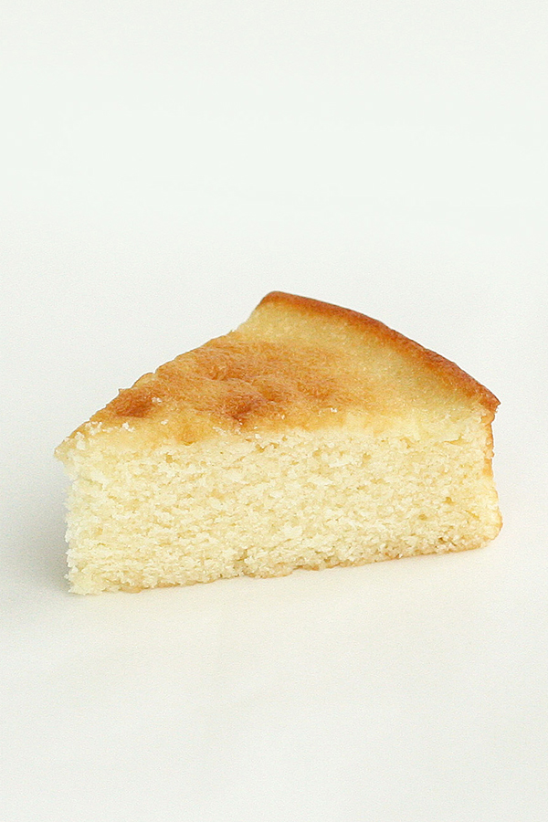 Acids in Baking - how acidic ingredients like lemon, chocolate and buttermilk affect a cake recipe | by Summer Stone for TheCakeBlog.com