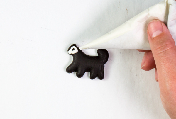 Animal Skeleton Cake made with animal crackers | by Erin Gardner for TheCakeBlog.com