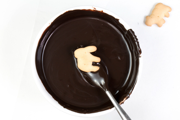 Animal Skeleton Cake made with animal crackers | by Erin Gardner for TheCakeBlog.com