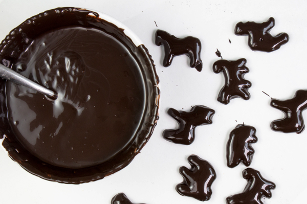 Animal Skeleton Cake made with animal crackers | by Erin Gardner for TheCakeBlog.com
