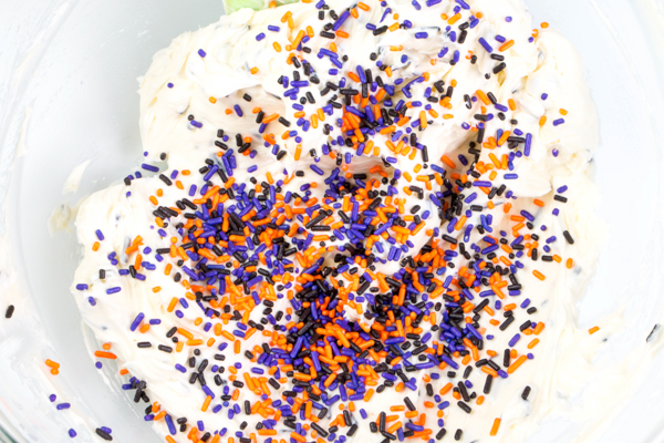 Animal Skeleton Cake made with animal crackers | by Erin Gardner for TheCakeBlog.com