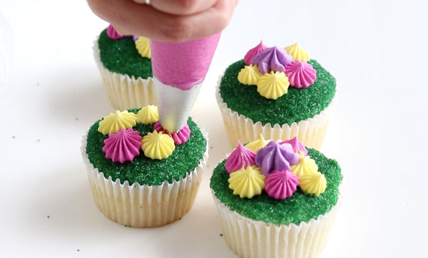 Beach Cupcakes | by Whitney DePaoli for TheCakeBlog.com