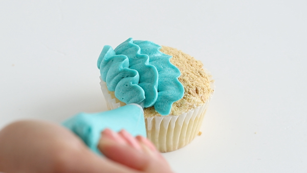 Beach Cupcakes | by Whitney DePaoli for TheCakeBlog.com