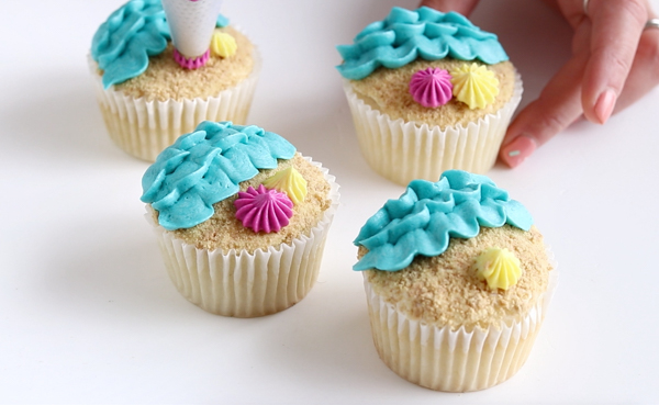 Beach Cupcakes | by Whitney DePaoli for TheCakeBlog.com