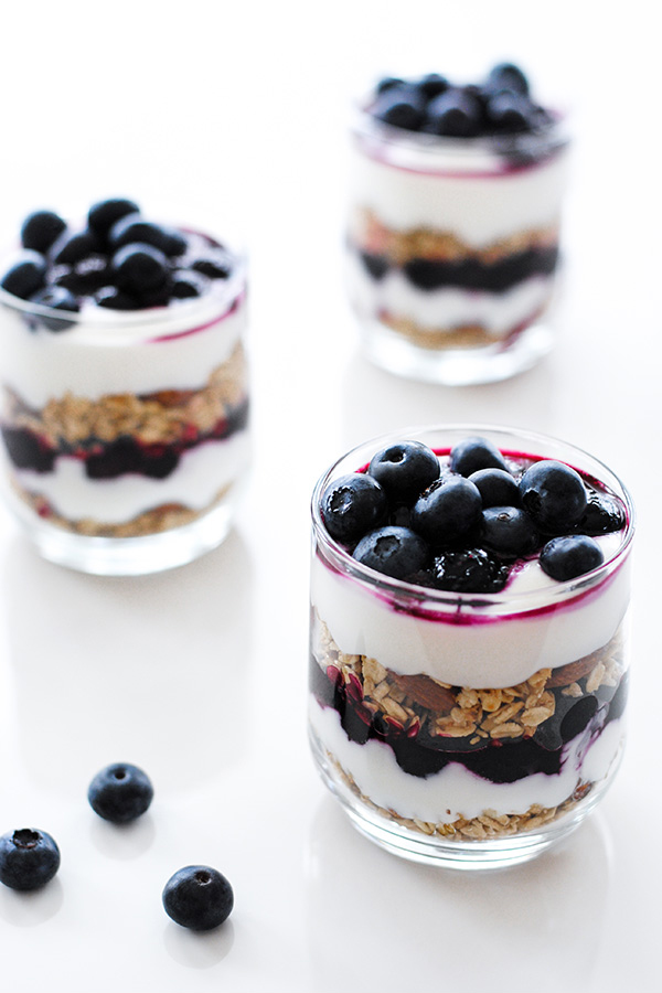 Roasted Blueberry Breakfast Parfaits with layers of roasted blueberries, granola and honey yogurt | by Carrie Sellman for TheCakeBlog.com