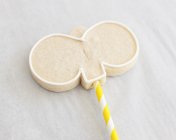 Bunny Face Cookies - how to make sugar cookie pops decorated with adorable bunny faces for Easter | by ellenJAY for TheCakeBlog.com