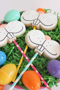 Bunny Face Cookies - how to make sugar cookie pops decorated with adorable bunny faces for Easter | by ellenJAY for TheCakeBlog.com