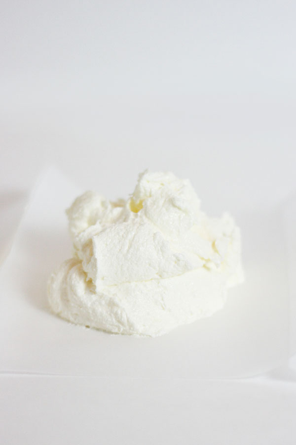 Mixing Up the Perfect Cake | Exactly how long to mix butter and sugar? | Baking Science article by Summer Stone for TheCakeBlog.com