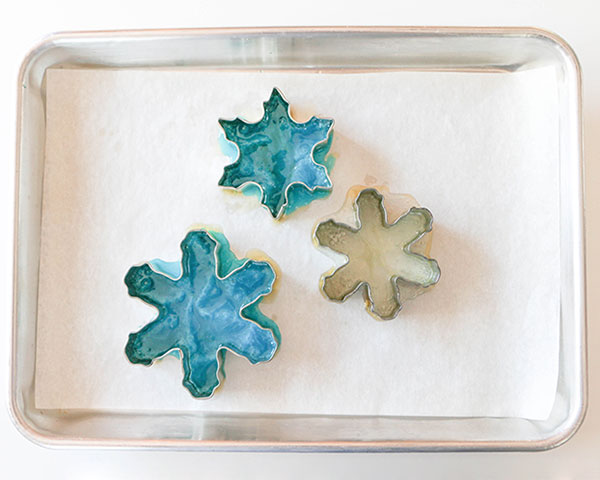 How to make candy snowflakes | by Erin Gardner for TheCakeBlog.com
