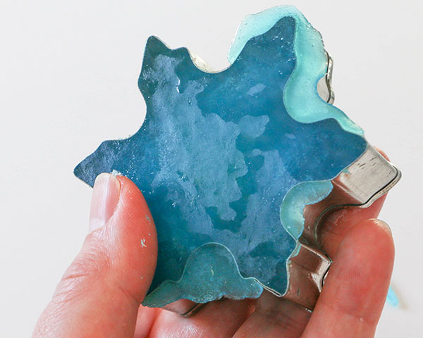 How to make candy snowflakes | by Erin Gardner for TheCakeBlog.com