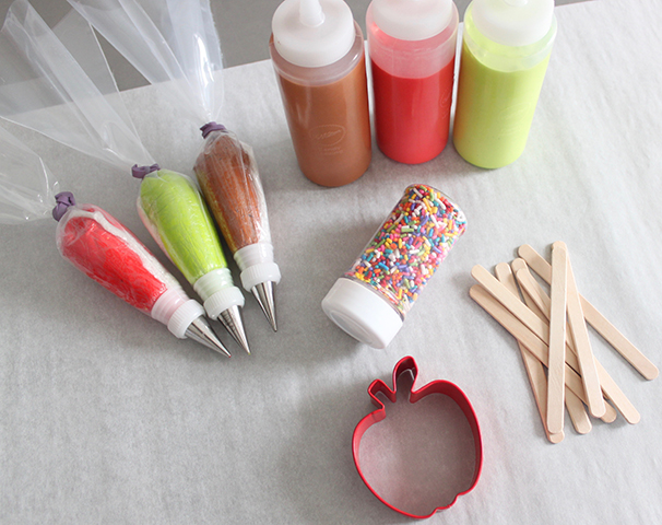Caramel Apple Cookies - how to decorate caramel apple sugar cookies | by ellenJAY for TheCakeBlog.com