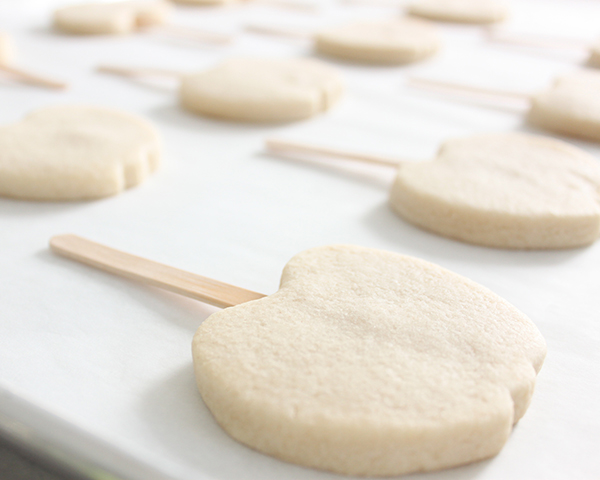 Caramel Apple Cookies - how to decorate caramel apple sugar cookies | by ellenJAY for TheCakeBlog.com