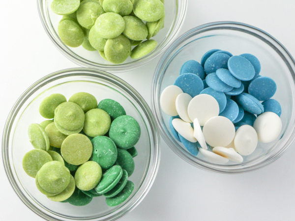 Mod Polka Dot Cake - how to make colorful polka dot toppers for cakes and cupcakes using chocolate coating | Erin Gardner for TheCakeBlog.com