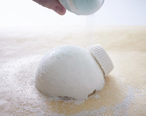 Christmas Ornament Cakes - how to make sparkly, mini ornament cakes for Christmas dessert | by Cakegirls for TheCakeBlog.com