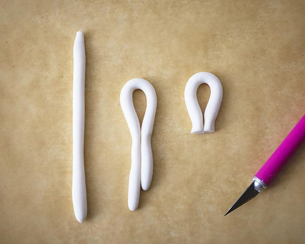 Christmas Ornament Cakes - how to make sparkly, mini ornament cakes for Christmas dessert | by Cakegirls for TheCakeBlog.com