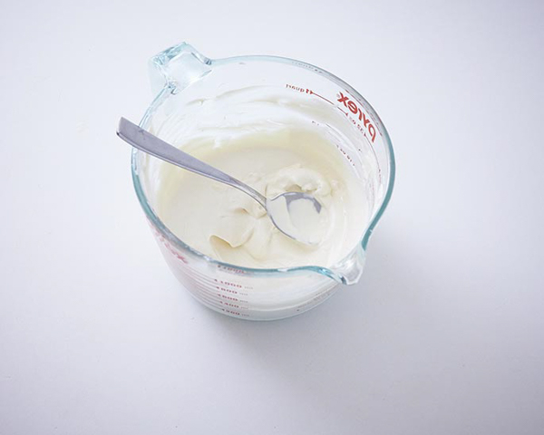 Christmas Ornament Cakes - how to make sparkly, mini ornament cakes for Christmas dessert | by Cakegirls for TheCakeBlog.com