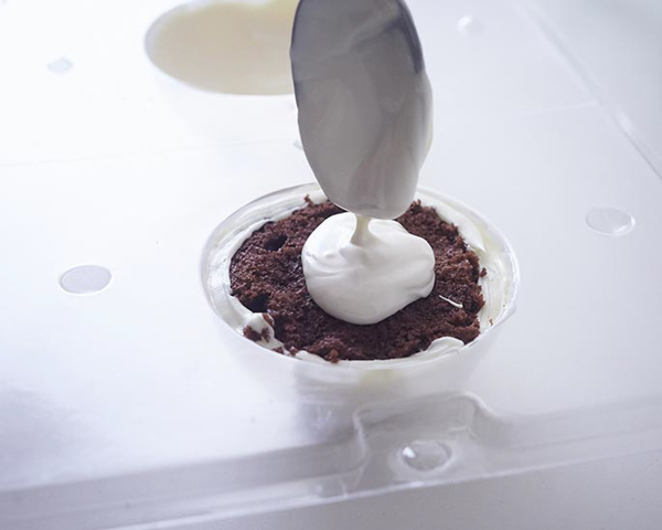 Christmas Ornament Cakes - how to make sparkly, mini ornament cakes for Christmas dessert | by Cakegirls for TheCakeBlog.com