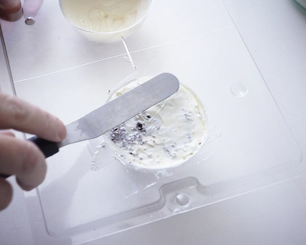 Christmas Ornament Cakes - how to make sparkly, mini ornament cakes for Christmas dessert | by Cakegirls for TheCakeBlog.com