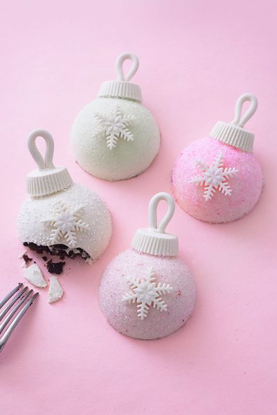 Christmas Ornament Cakes - how to make sparkly, mini ornament cakes for Christmas dessert | by Cakegirls for TheCakeBlog.com