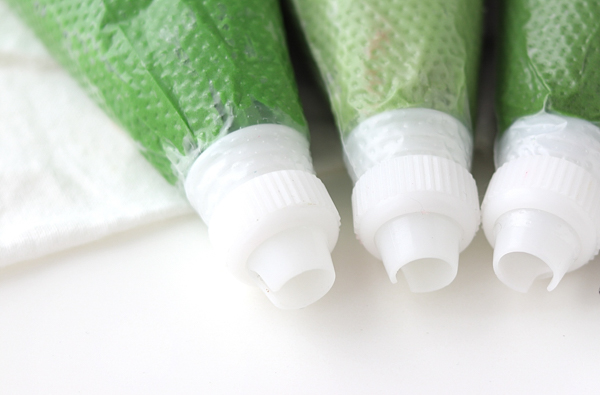 Christmas Wreath Cupcakes | by Whitney DePaoli for TheCakeBlog.com