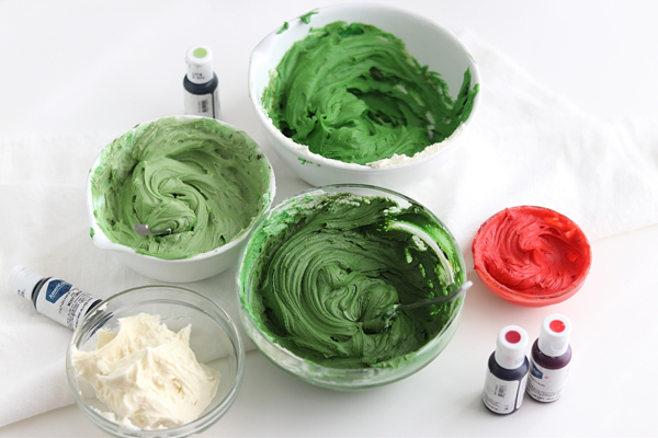 Christmas Wreath Cupcakes | by Whitney DePaoli for TheCakeBlog.com