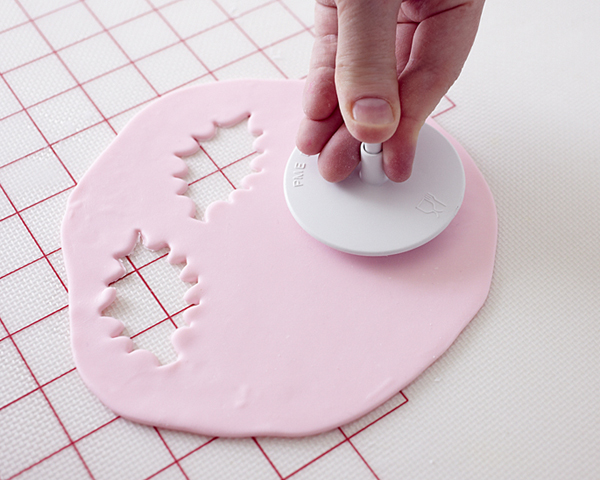 Christmas Cupcake Wreath | by Cakegirls for TheCakeBlog.com
