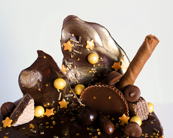 How to make a drippy chocolate cake | Erin Gardner for TheCakeBlog.com