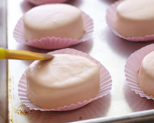 Mini Easter Egg Cakes | by Cakegirls for TheCakeBlog.com