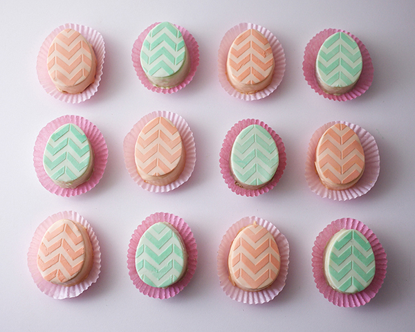Mini Easter Egg Cakes | by Cakegirls for TheCakeBlog.com