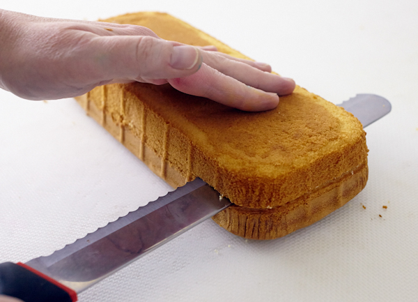 Mini Easter Egg Cakes | by Cakegirls for TheCakeBlog.com