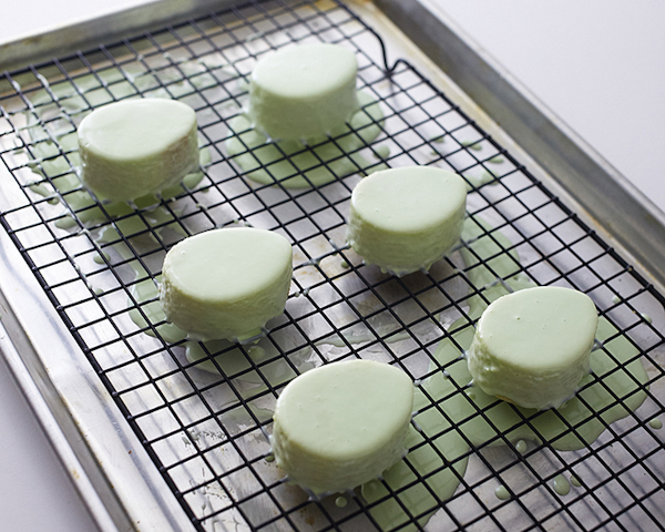 Mini Easter Egg Cakes | by Cakegirls for TheCakeBlog.com