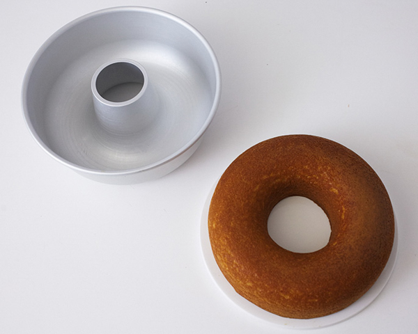 Easter Nest Cake - how to make a nest cake with roasted coconut and chocolate eggs for Easter dessert | by Cakegirls for TheCakeBlog.com