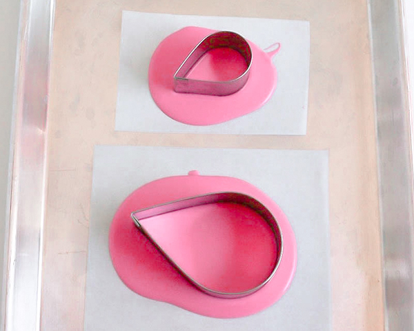 Flamingo Cake - how to make a pink flamingo cake topper using chocolate candy melts and brushstroke feathers | by Erin Gardner for TheCakeBlog.com