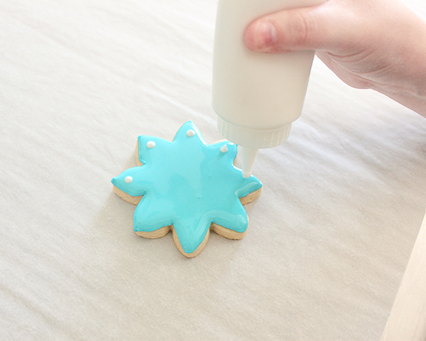 How to make Flower Cookies | by ellenJAY for TheCakeBlog.com