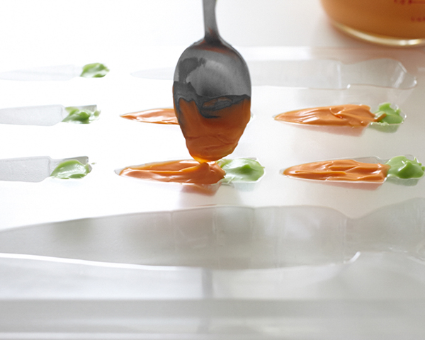 Garden Cupcakes - learn how to make these spring garden themed cupcakes | by Cakegirls for TheCakeBlog.com 