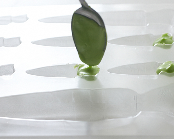 Garden Cupcakes - learn how to make these spring garden themed cupcakes | by Cakegirls for TheCakeBlog.com 