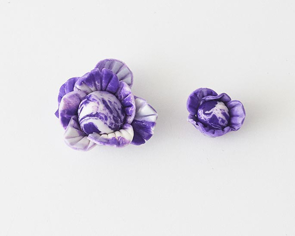 Garden Cupcakes - learn how to make these spring garden themed cupcakes | by Cakegirls for TheCakeBlog.com 