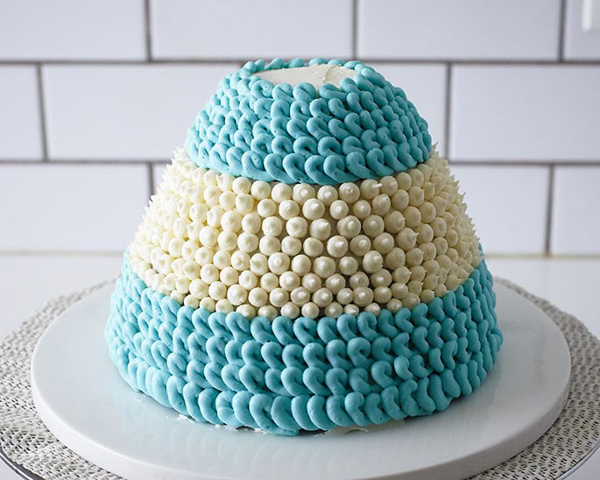 Winter Hat Cake - learn how to make this cozy cake that looks just like a knitted hat | by Cakegirls for TheCakeBlog.com