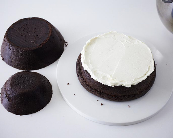 Winter Hat Cake - learn how to make this cozy cake that looks just like a knitted hat | by Cakegirls for TheCakeBlog.com