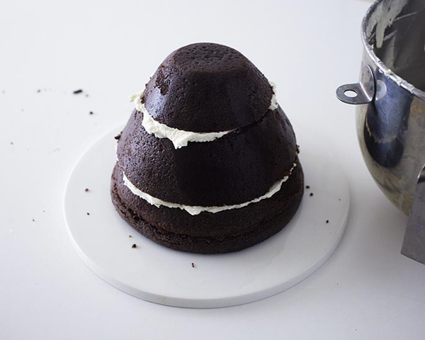 Winter Hat Cake - learn how to make this cozy cake that looks just like a knitted hat | by Cakegirls for TheCakeBlog.com