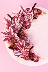 Marbled Chocolate Leaves – how to make marbled leaf toppers for cakes and cupcakes using chocolate coating and cookie cutters | by Erin Gardner for TheCakeBlog.com