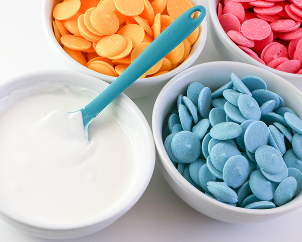 Marbled Chocolate Easter Eggs - how to make marbled Easter egg toppers for cakes and cupcakes using chocolate coating and cookie cutters | by Erin Gardner for TheCakeBlog.com