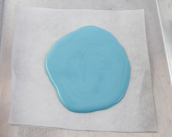 Marbled Chocolate Easter Eggs - how to make marbled Easter egg toppers for cakes and cupcakes using chocolate coating and cookie cutters | by Erin Gardner for TheCakeBlog.com