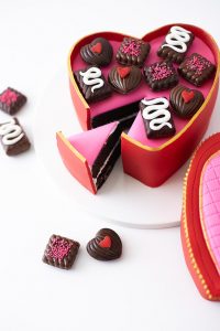 How to make a Valentine's Chocolate Candy Box Cake | by Cakegirls on TheCakeBlog.com