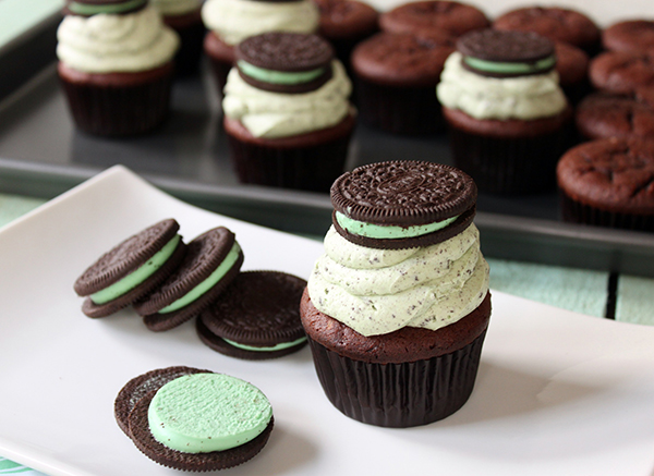 Mint Cookies 'N Cream Cupcakes with cookies in the cake and in the frosting | by Lauren Kapeluck for TheCakeBlog.com