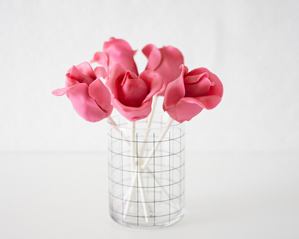 DIY Rose Cake Pops, an adorable dessert for Valentine's Day, Mother's Day and bridal showers | by Cakegirls for TheCakeBlog.com