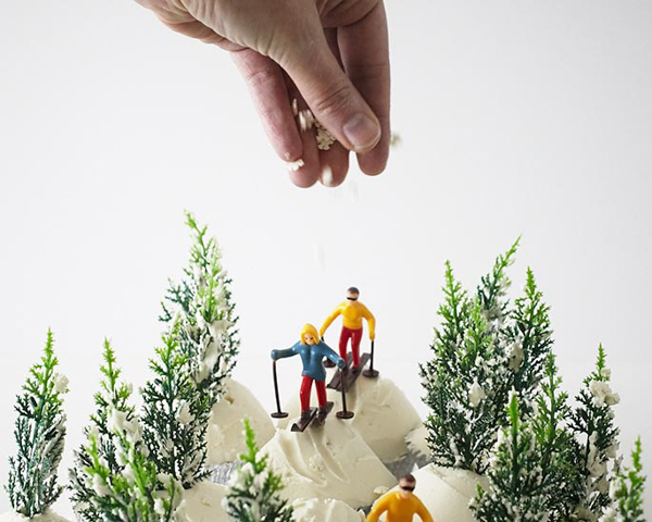 Ski Scene Cupcakes are a wintry dessert that's super easy to create at home for winter birthdays and snow themed parties. By Cakegirls for TheCakeBlog.com