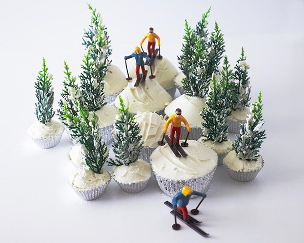 Ski Scene Cupcakes are a wintry dessert that's super easy to create at home for winter birthdays and snow themed parties. By Cakegirls for TheCakeBlog.com
