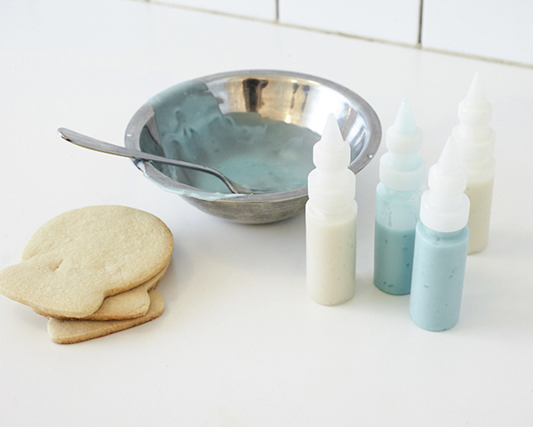 Snow Globe Cookies - decorated sugar cookies for the holidays | by Cakegirls for TheCakeBlog.com